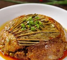 Lotus Leaf Steamed Pork with Rice Flour