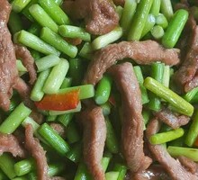 Garlic Shoots with Shredded Pork