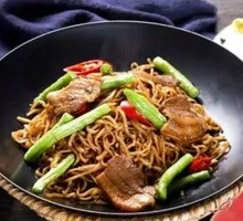 Trendy Pork and Green Bean Noodles