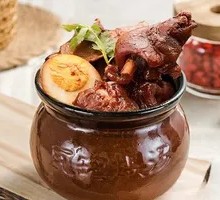 Clay Pot Braised Pig's Feet