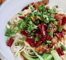 Dry Spicy Chicken and Meat Sauce Noodles