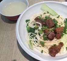 Dry-Mixed Beef Noodles with Dumplings