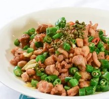 Young Ginger and Green Pepper Chicken