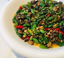 Stir-Fried Spicy Black Chicken