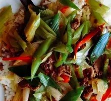 Scallion Stir-Fried Beef Rice Bowl