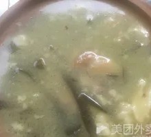 Braised Pork Knuckle in Clay Pot