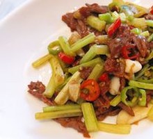 Stir-fried Beef with Celery