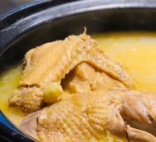 Braised Chicken with Ginkgo in Clay Pot