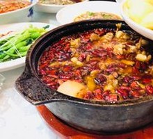 Stewed Frog Legs with Ginger in Stone Pot