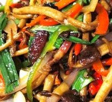 Fragrant Preserved Meat with Wood Ear Mushrooms