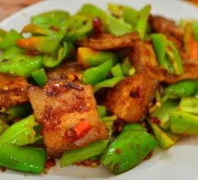 Spicy Green Pepper Stir-fry with Pork