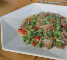 Stir-Fried Beef with Yellow Onion