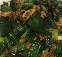 Garlic Shoot Salt-Fried Pork