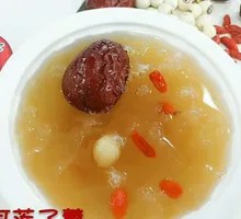 Snow Ear and Lotus Seed Soup