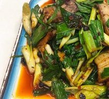 Stir-fried Pork with Garlic Shoots
