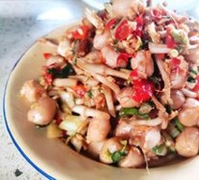 Houttuin and Peanut Salad