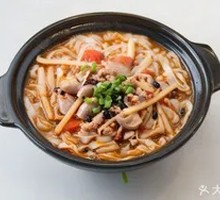 Sour and Spicy Rice Noodles with Intestine