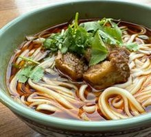 Dry-Mixed Beef Noodles with Fresh Chili