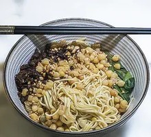 Spicy Pea and Meat Sauce Noodles