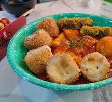 Stir-fried Rice Noodles, Rice Cake, and Fish Cake Platter