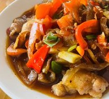 Sichuan-style stir-fried pork with yam skin
