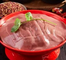 Sliced Pork Kidney with Big Knife