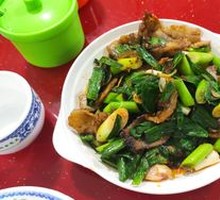 Stir-fried Pork with Garlic Shoots
