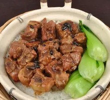 Garlic Pork Ribs Claypot Rice