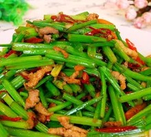 Celery and Black Mushroom Shredded Pork