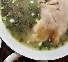 Sour Cabbage Stewed Pork Trotters
