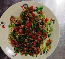 Sliced Beef with Green and Red Peppers Noodles