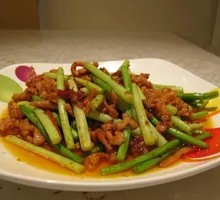 Garlic Shoots with Shredded Pork