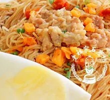 Steamed Pork with Rice Noodles