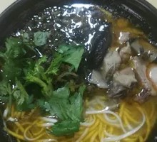 Stewed Chicken Noodles with Mushrooms