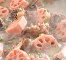 Braised Spare Ribs with Lotus Root from Honghu
