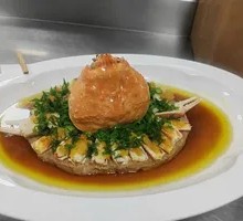 Sautéed Red Crab in Hot Pot with Pepper Sauce