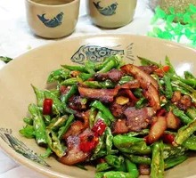 Stir-fried Pig's Head Meat with Green Chili