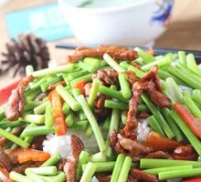 Stir-Fried Pork and Garlic Shoots over Rice