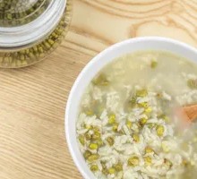 Fragrant Rice and Mung Bean Porridge