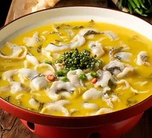 Golden Lemon Soup Pot