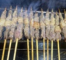 Charcoal-grilled Lamb Skewers