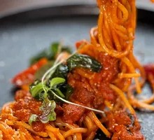 Rich Tomato Beef Sauce Pasta
