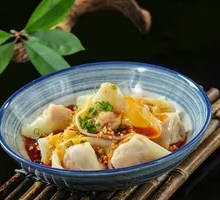Spicy Dry-Mixed Pork Dumplings