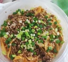 Dry Tossed Noodles with Pork Sauce