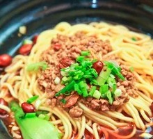 Dry Tossed Noodles with Pork Sauce