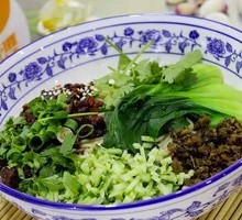 Dry Tossed Noodles with Pork Sauce