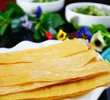 Oil-soaked tofu skin