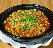 Braised Pork with Peas in Clay Pot