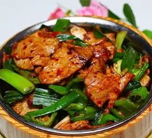 Garlic Shoot Salt-Fried Pork