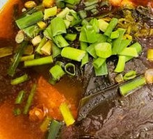 Green and Red Soup Pig Intestine Rice Noodles